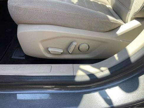 Used 2019 Ford Fusion SE FWD image 21