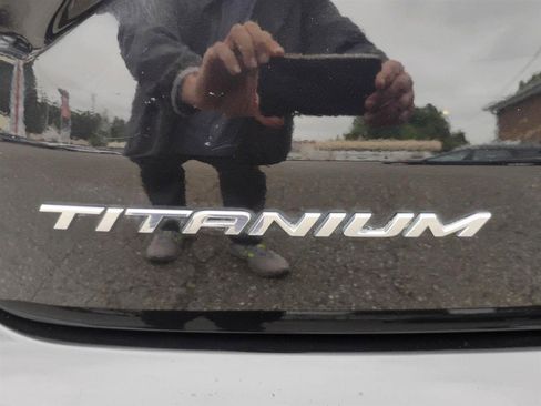 Used 2022 Ford Edge Titanium AWD/4WD image 9