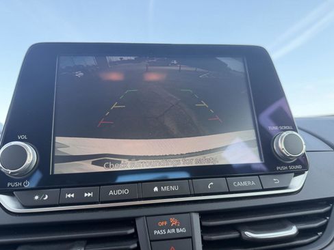 Used 2025 Nissan Altima 2.5 SV image 22