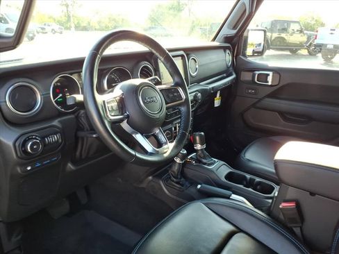 Used 2022 Jeep Wrangler Unlimited Rubicon 4xe w/ Cold Weather Group AWD/4WD image 7