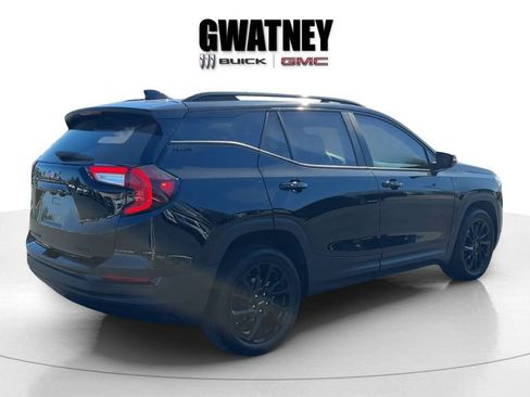 Used 2024 GMC Terrain SLE w/ Driver Convenience Package image 7