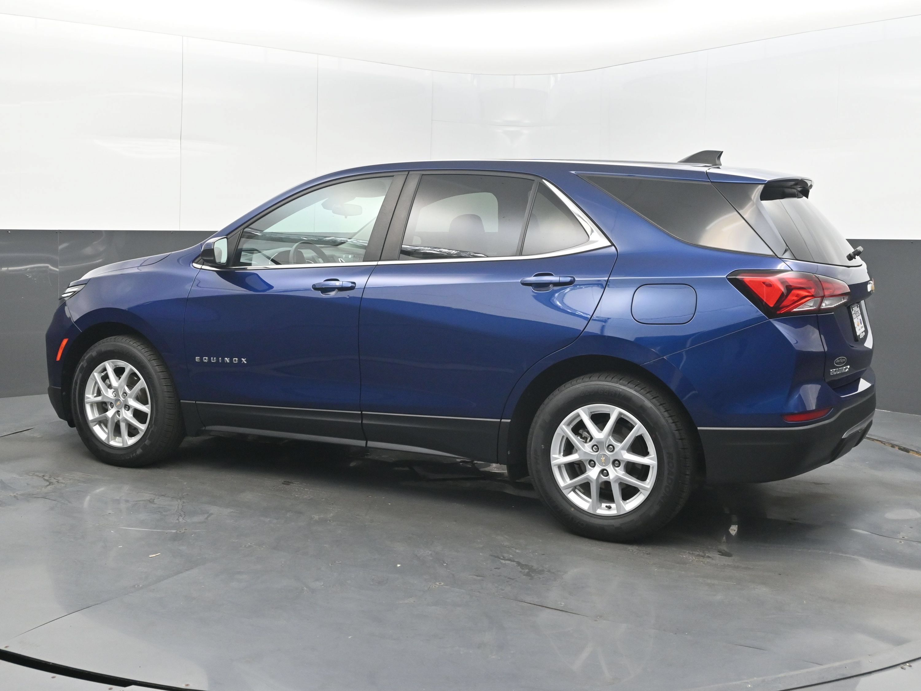 Used 2023 Chevrolet Equinox LT FWD image 7
