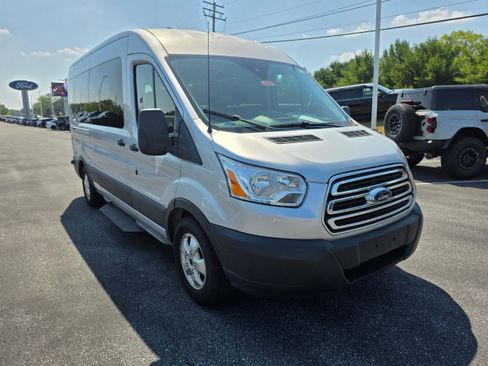 Used 2019 Ford Transit 350 XLT RWD image 5