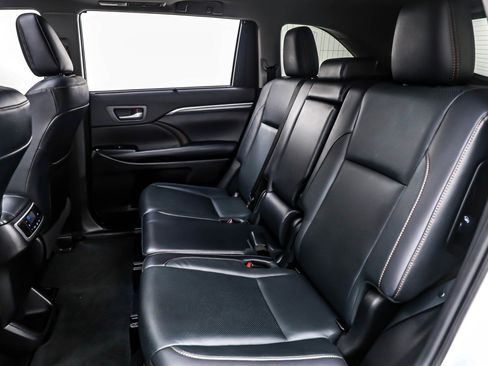 Used 2019 Toyota Highlander Limited image 7