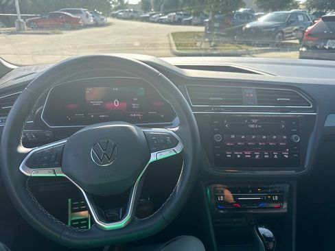 Used 2023 Volkswagen Tiguan SE R-Line FWD image 18