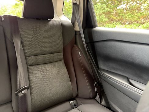 Used 2025 Nissan Rogue SV AWD/4WD image 39