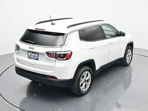 Used 2025 Jeep Compass Latitude AWD/4WD image 31
