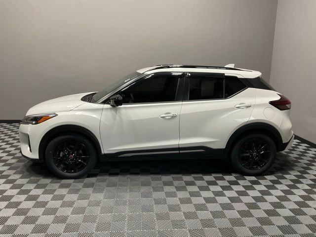 Used 2023 Nissan Kicks SR w/ SR Premium Package FWD image 6