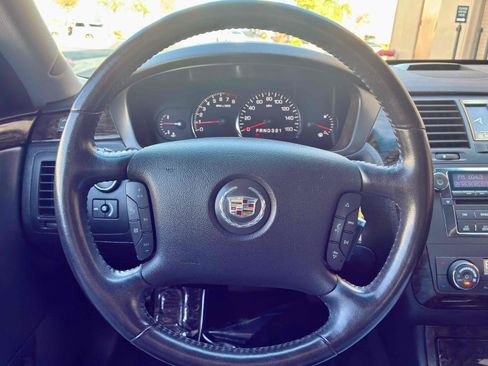 Used 2011 Cadillac DTS Luxury FWD image 21