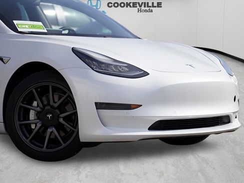 Used 2020 Tesla Model 3 Standard Range image 2
