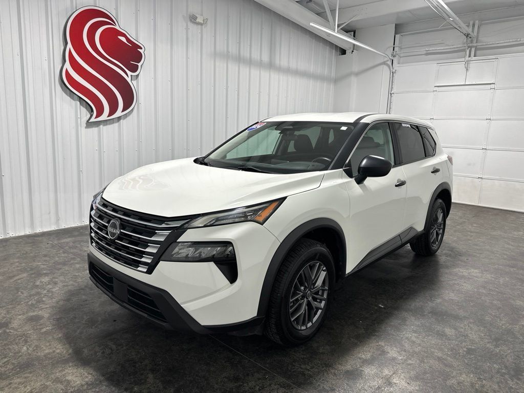Used 2024 Nissan Rogue S AWD/4WD image 1