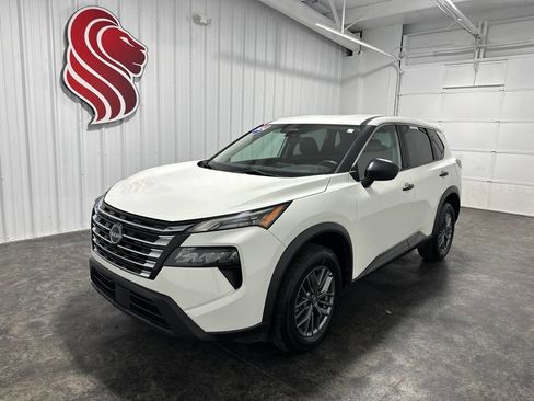 Used 2024 Nissan Rogue S AWD/4WD image 1