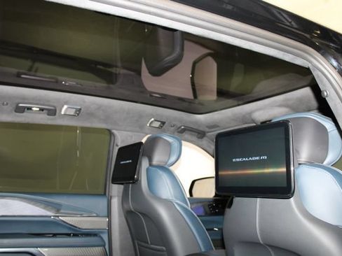 Certified 2025 Cadillac Escalade IQ Sport 2 w/ LPO, ONYX Package AWD/4WD image 15