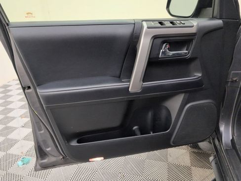 Used 2018 Toyota 4Runner SR5 AWD/4WD image 30
