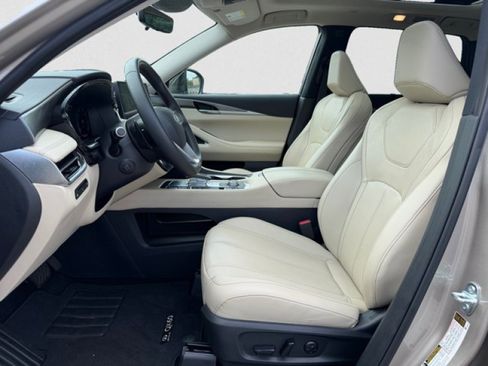 Certified 2025 INFINITI QX60 Luxe w/ Vision Package AWD/4WD image 10