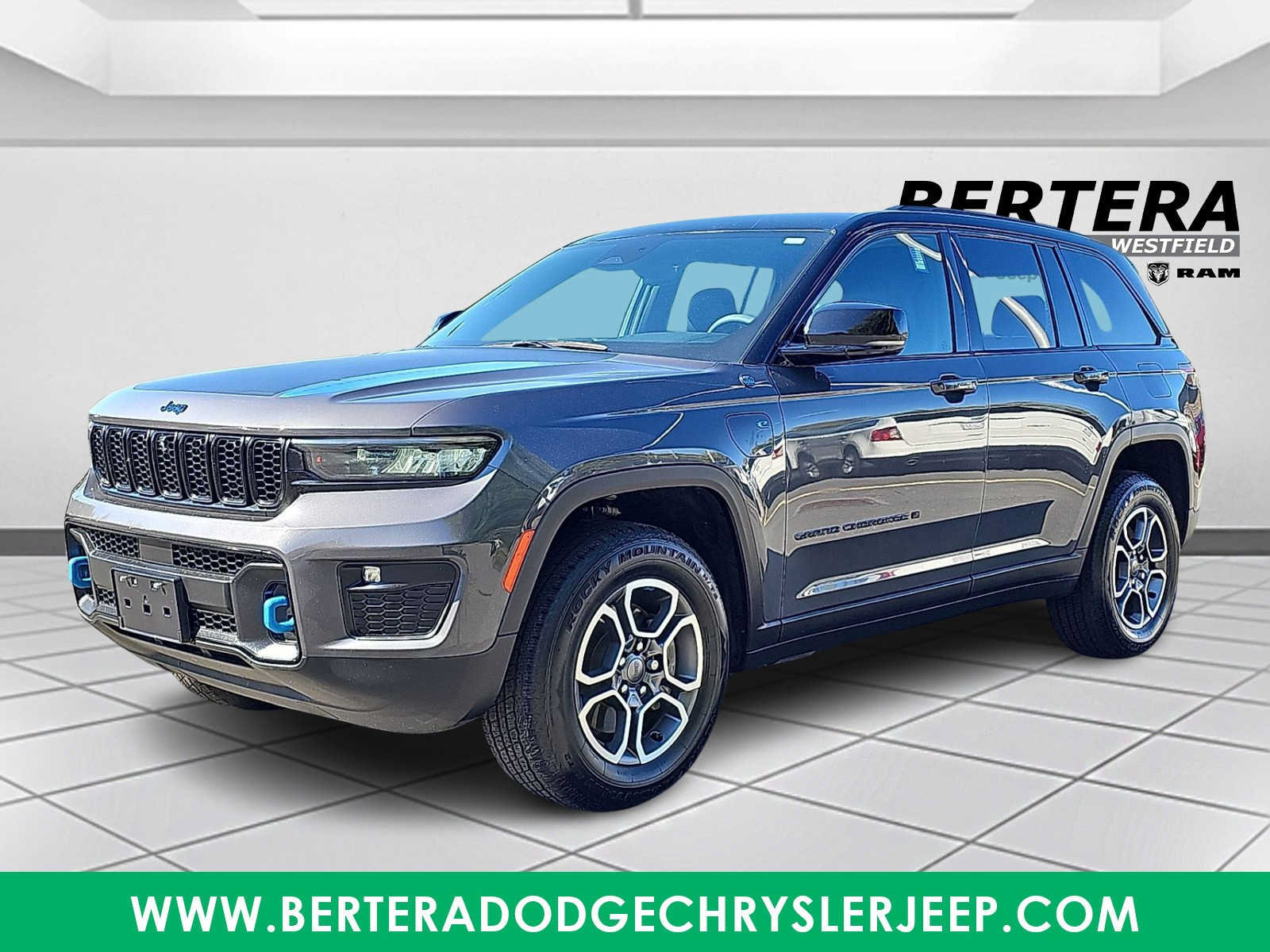 Used 2022 Jeep Grand Cherokee Trailhawk AWD/4WD image 3