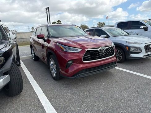 Used 2021 Toyota Highlander Limited image 1
