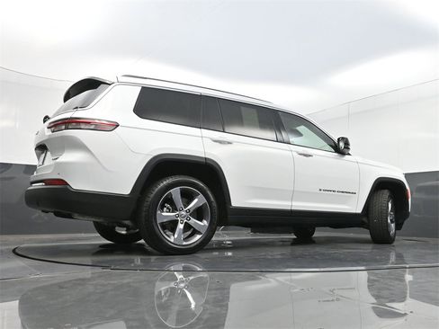 Used 2022 Jeep Grand Cherokee L Limited image 36