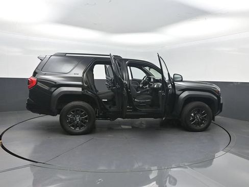 Used 2025 Toyota 4Runner SR5 AWD/4WD image 31