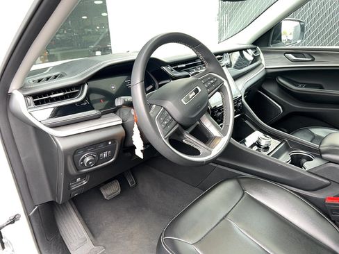 Used 2024 Jeep Grand Cherokee Limited 4xe AWD/4WD image 16