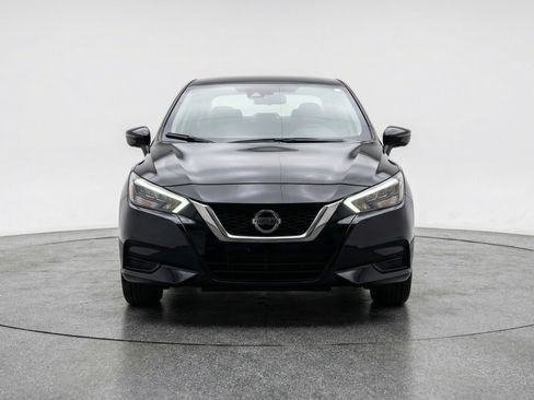 Used 2025 Nissan Versa SV image 2