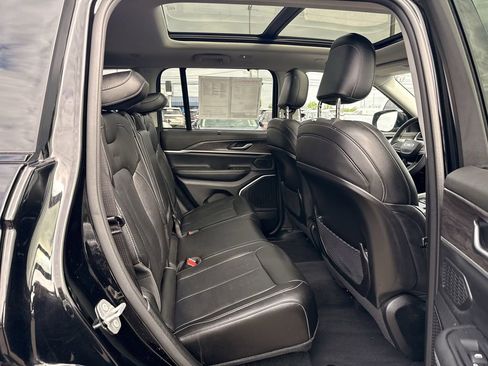Used 2022 Jeep Grand Cherokee Limited 4xe w/ Luxury Tech Group II AWD/4WD image 15