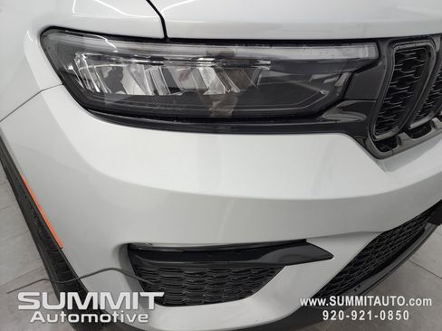 New 2025 Jeep Grand Cherokee Limited image 22