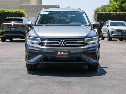 Certified 2022 Volkswagen Tiguan SE FWD image 2