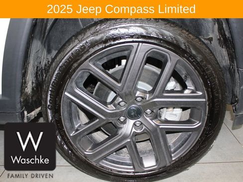 Used 2025 Jeep Compass Limited w/ Sun & Sound Group AWD/4WD image 14