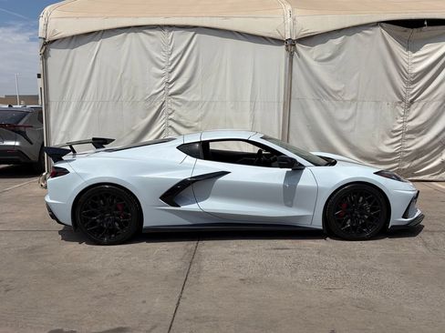 Used 2021 Chevrolet Corvette Stingray Preferred Cpe w/ Z51 Performance Package RWD image 2