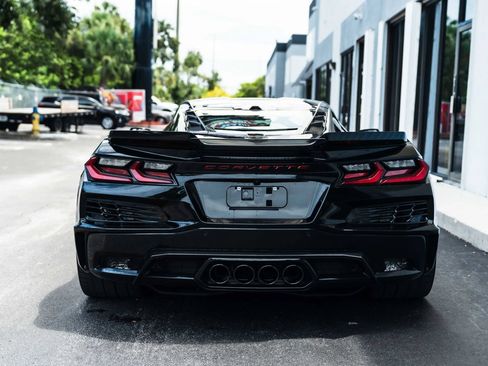 Used 2025 Chevrolet Corvette Z06 RWD image 8