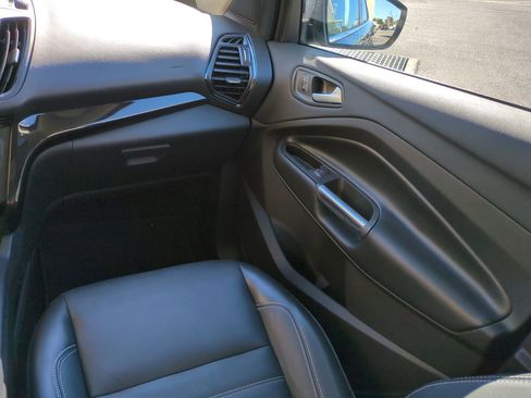 Used 2019 Ford Escape Titanium image 17