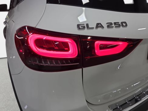 Used 2021 Mercedes-Benz GLA 250 w/ Premium Package image 33