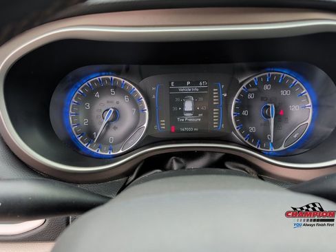 Used 2018 Chrysler Pacifica Touring-L FWD image 24