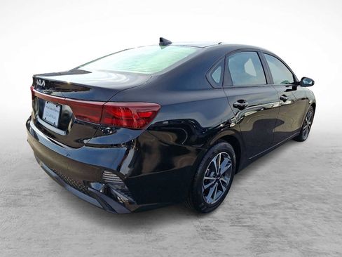 Used 2023 Kia Forte LXS w/ LXS Technology Package image 4