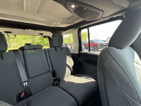 Used 2025 Jeep Wrangler Unlimited Sahara w/ Safety Group AWD/4WD image 15
