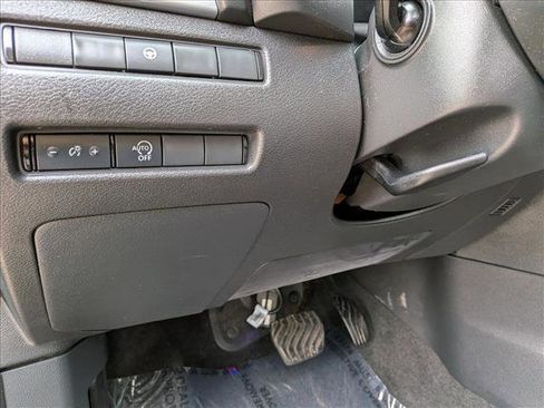 Used 2023 Nissan Rogue SV image 16