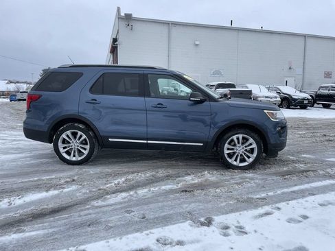 Used 2019 Ford Explorer XLT w/ Equipment Group 202A AWD/4WD image 7