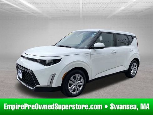 Used 2023 Kia Soul LX FWD image 1