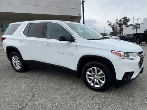 Used 2020 Chevrolet Traverse LS image 2