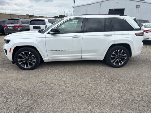 Used 2023 Jeep Grand Cherokee Overland w/ Advanced Protech Group III AWD/4WD image 2