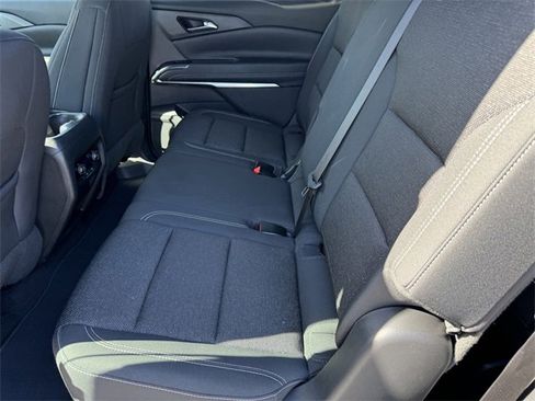 Used 2025 Chevrolet Traverse LT image 11