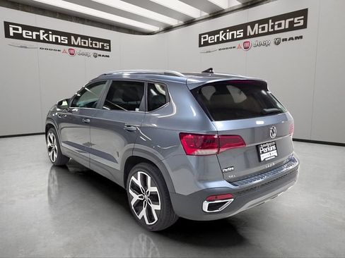 Used 2022 Volkswagen Taos SEL w/ Panoramic Sunroof Package AWD/4WD image 3