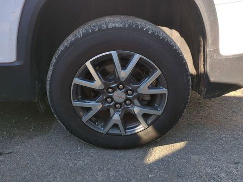 Used 2023 GMC Acadia SLT image 8