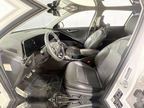 Used 2023 Kia Niro SX Touring image 21