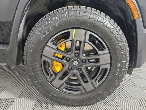 Used 2023 Rivian R1S Adventure AWD/4WD image 11