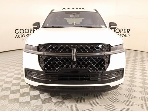 New 2025 Lincoln Navigator Reserve w/ Jet Appearance Package AWD/4WD image 10