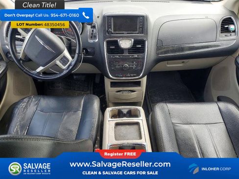 Used 2014 Chrysler Town & Country Touring FWD image 11