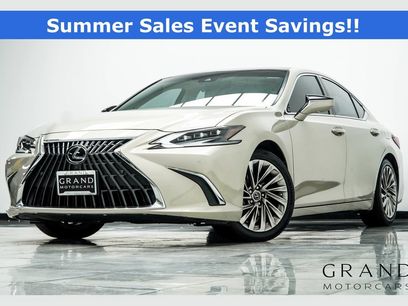 Used 2022 Lexus ES 350 Ultra Luxury w/ Accessory Package 2