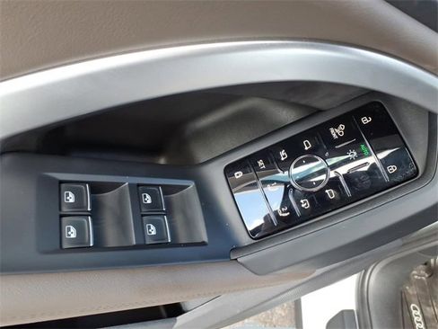 Used 2025 Audi Q5 Premium Plus w/ Premium Plus image 13